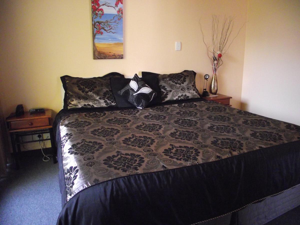 Caves Motor Inn Te Kuiti Buitenkant foto